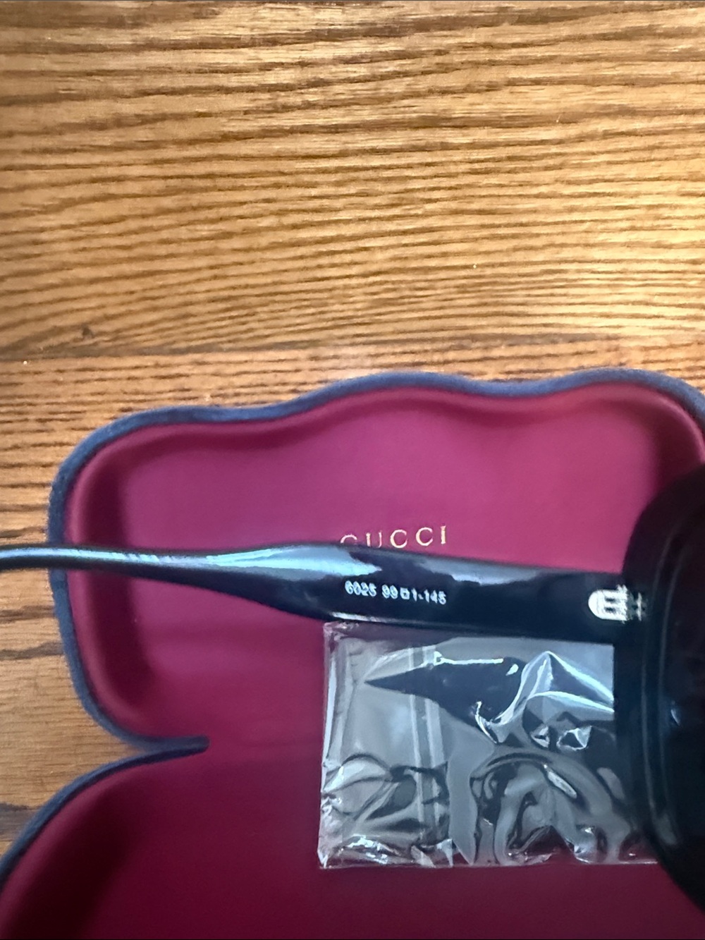 Gucci Women's Black Oversized Shield Sunglasses - Picture 6 of 8